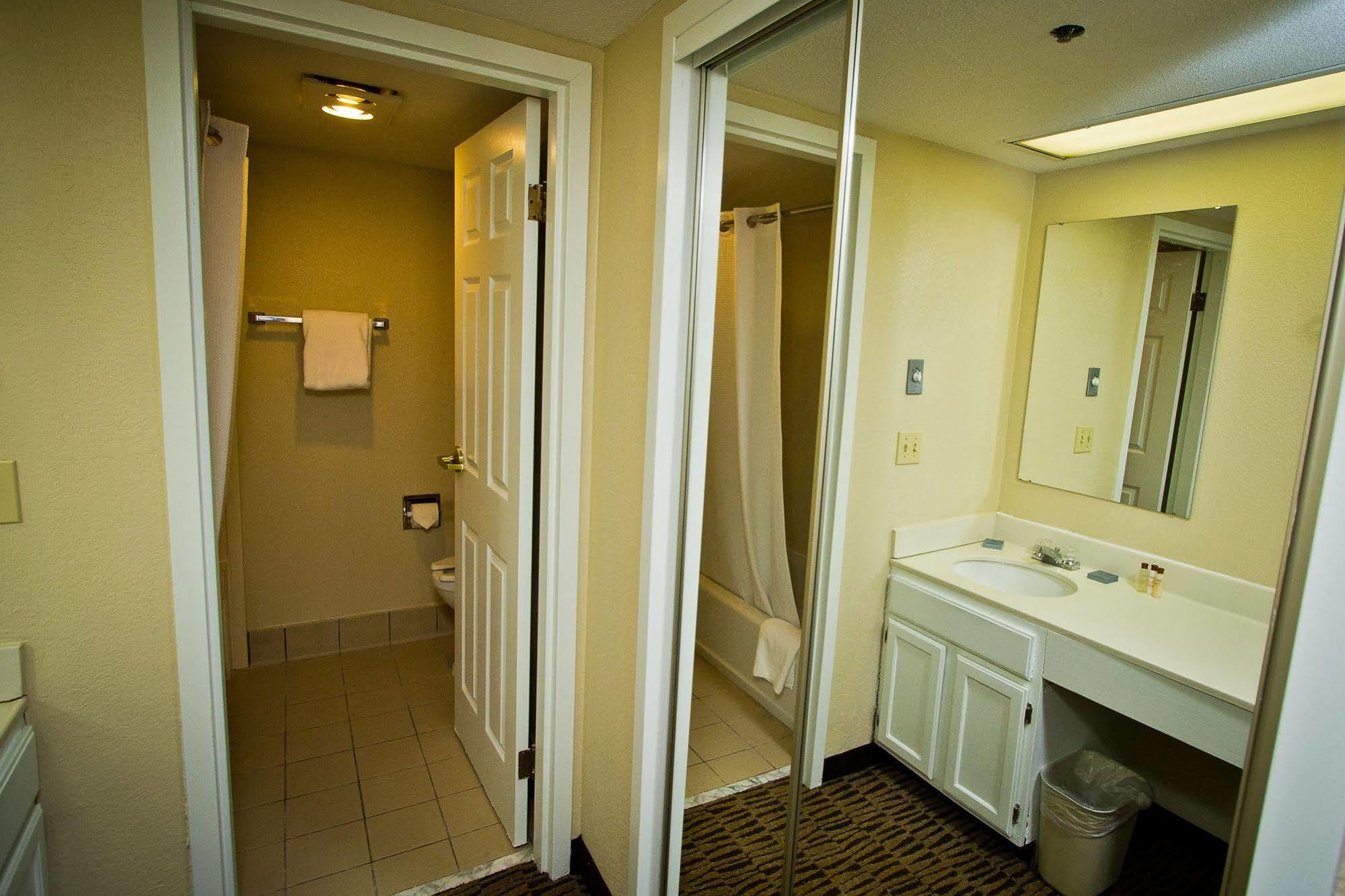 אומהה Suburban Extended Stay Hotel מראה חיצוני תמונה