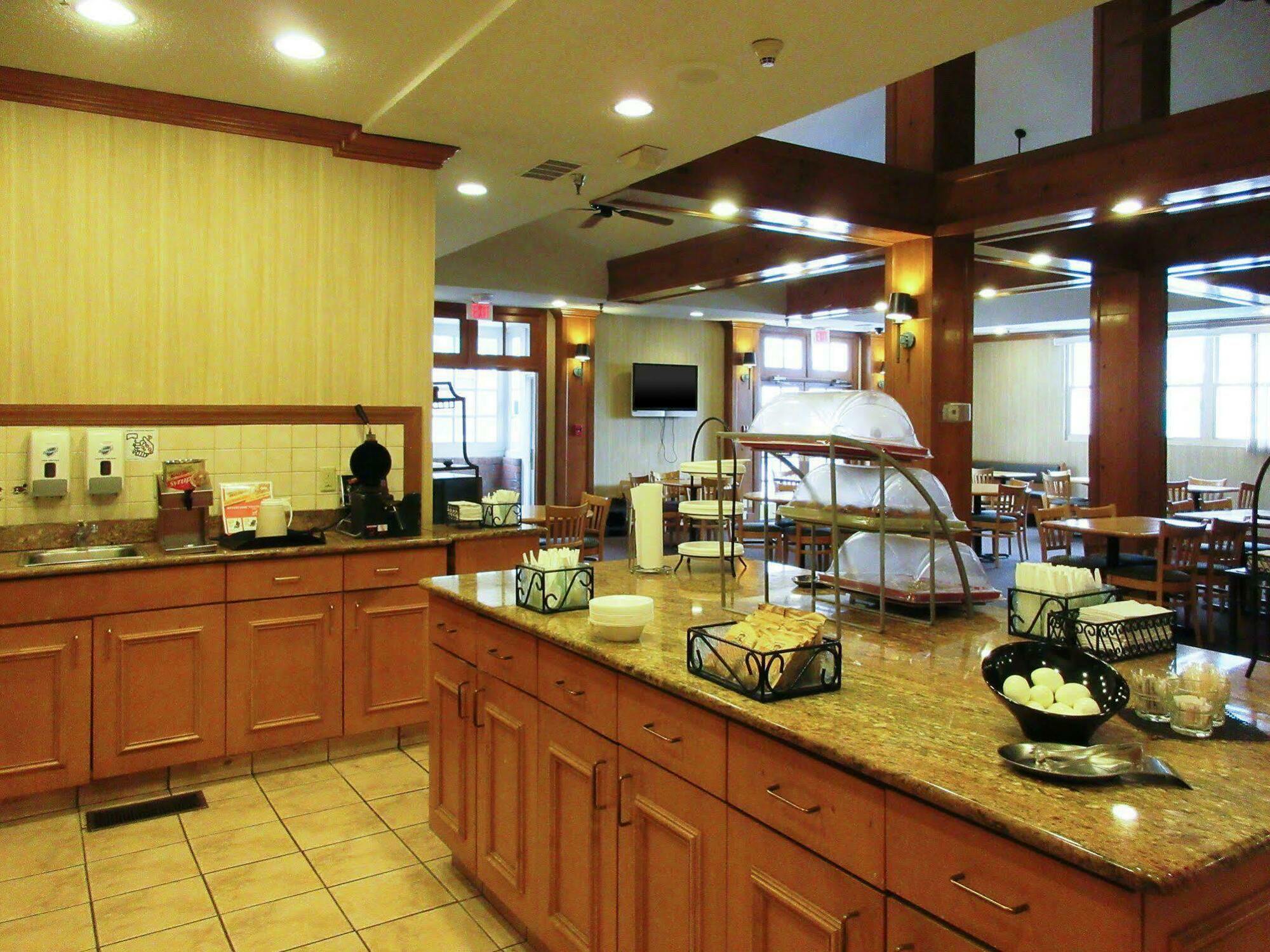 אומהה Suburban Extended Stay Hotel מראה חיצוני תמונה